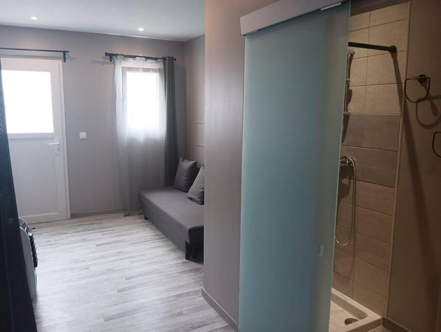 Chambre & Sdb Privee Avec Piscine En Bord De Via Rhona Sarras المظهر الخارجي الصورة