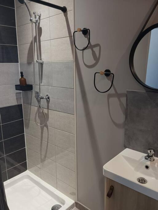 Chambre & Sdb Privee Avec Piscine En Bord De Via Rhona Sarras المظهر الخارجي الصورة